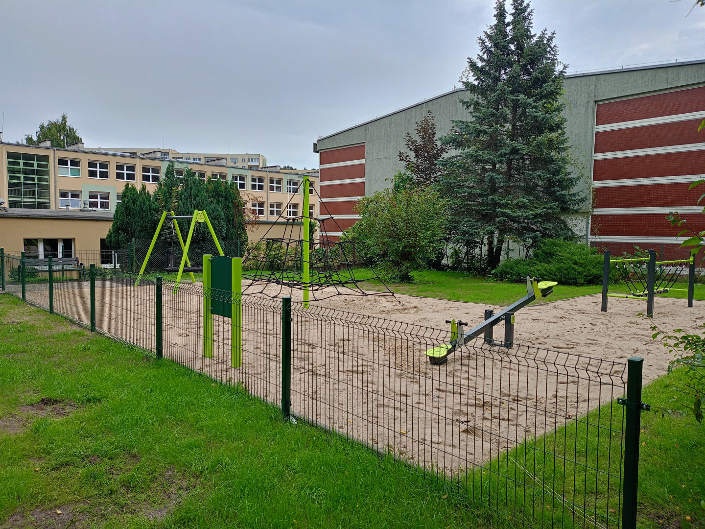 Zdjęcie do projektu Wymiana zużytych urządzeń placu zabaw Szkoły Podstawowej nr 9 z Oddziałami Integracyjnymi im. gen. W. Sikorskiego w Sopocie